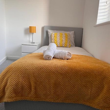 Superb Modern Flat In Northampton, Parking &Ev Apartment ภายนอก รูปภาพ