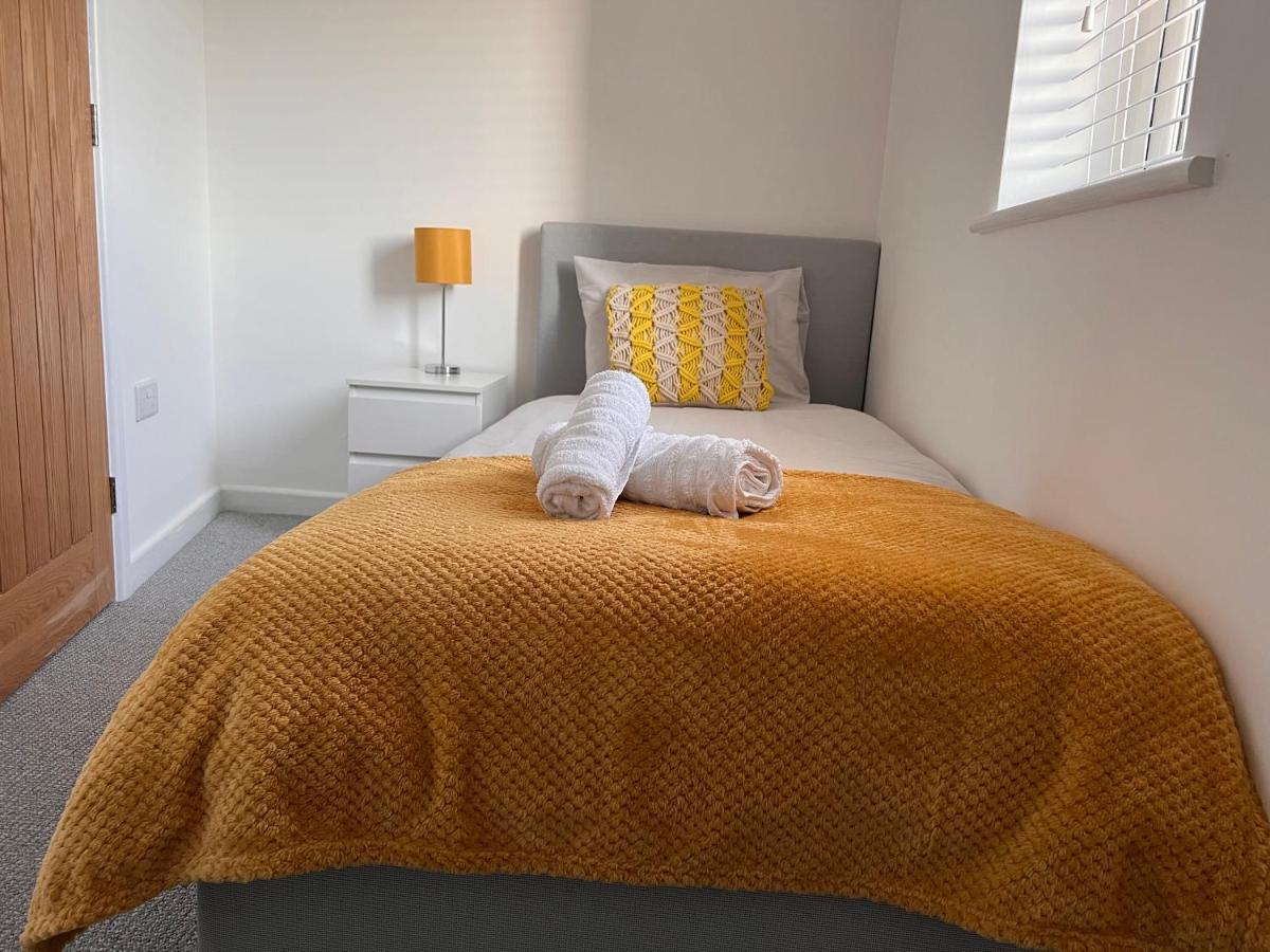 Superb Modern Flat In Northampton, Parking &Ev Apartment ภายนอก รูปภาพ