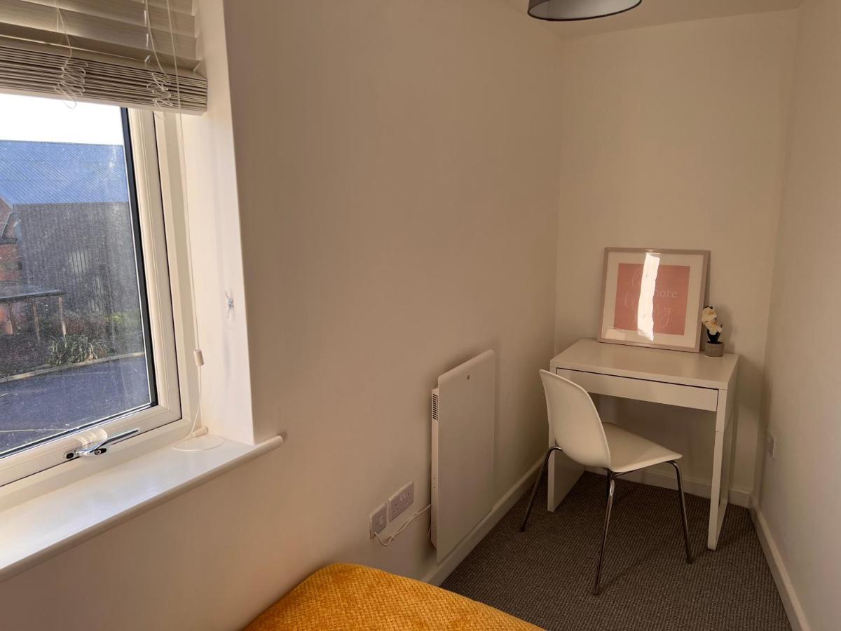 Superb Modern Flat In Northampton, Parking &Ev Apartment ภายนอก รูปภาพ