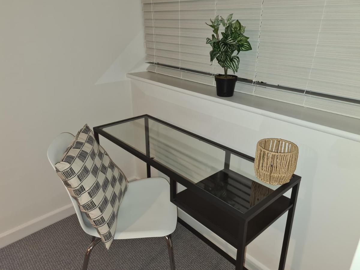 Superb Modern Flat In Northampton, Parking &Ev Apartment ภายนอก รูปภาพ
