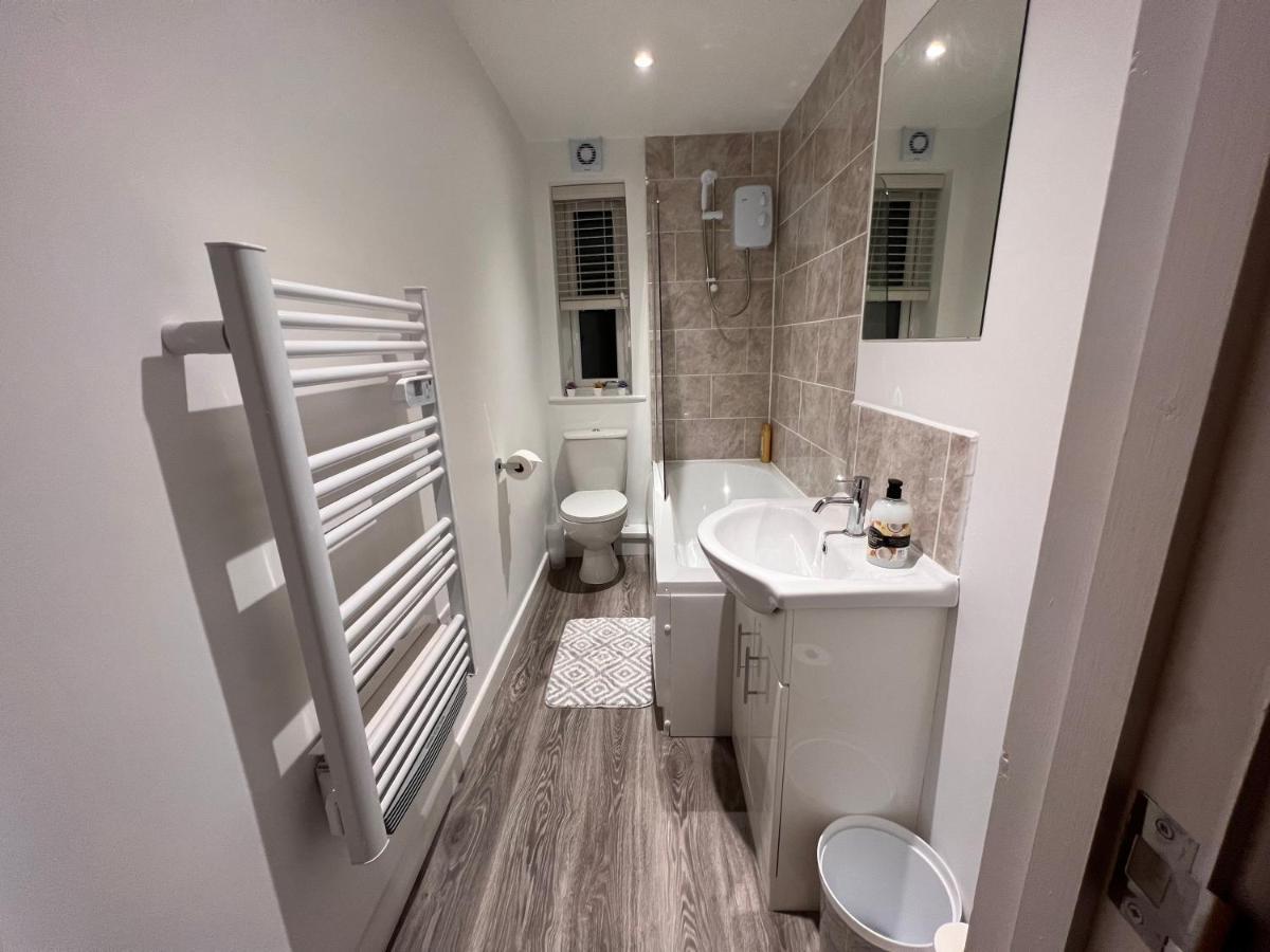 Superb Modern Flat In Northampton, Parking &Ev Apartment ภายนอก รูปภาพ