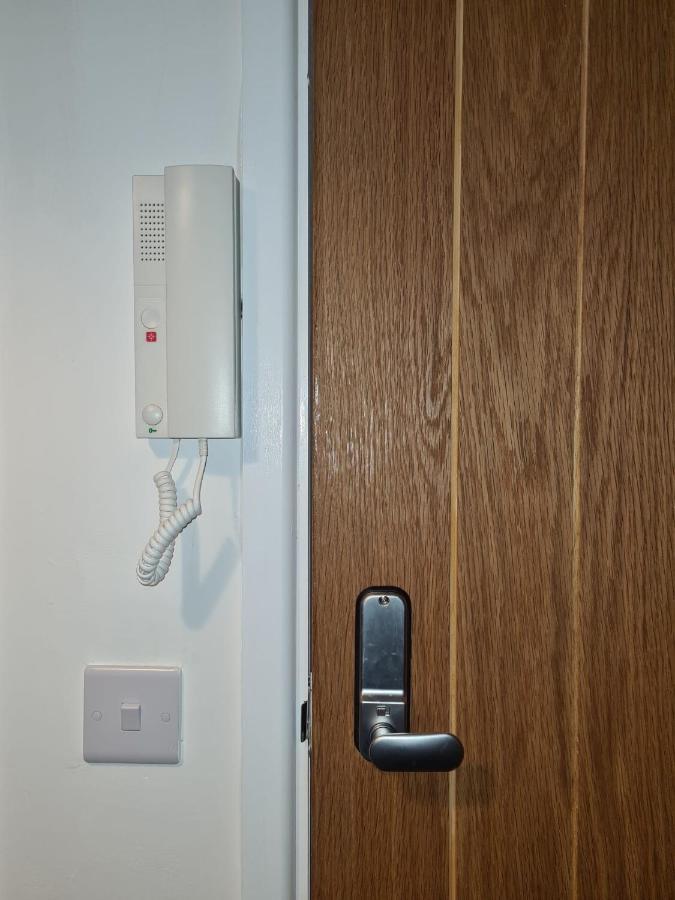 Superb Modern Flat In Northampton, Parking &Ev Apartment ภายนอก รูปภาพ