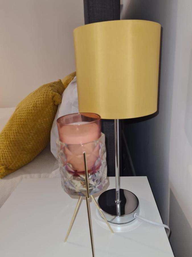 Superb Modern Flat In Northampton, Parking &Ev Apartment ภายนอก รูปภาพ
